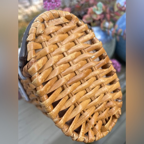 Michael Kors clutch. Woven. With twist lock. - Picture 5 of 17